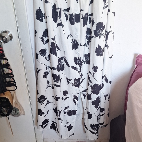 Black & White Off-Shoulder Floral Maxi Dress - Picture 8 of 13